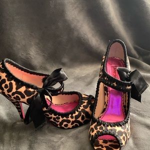 Betsy Johnson leopard print heels, Ribbon trim